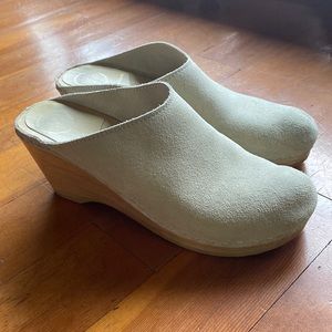 EUC No. 6 Store wedge clogs in Chalk 41 9.5